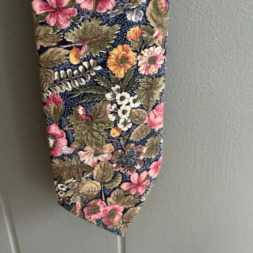 Odyssey Mens Vintage Floral Cotton Necktie Navy Pink Cottagecore Academia Print